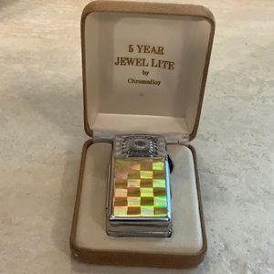VINTAGE CHROMALLOY ELECTRONICS JEWEL LITE PORTABLE FLASHLIGHT IN ORIGINAL CASE